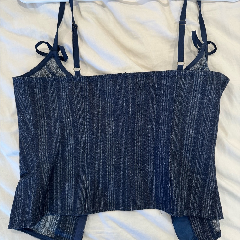 CHARISMATIC DENIM CORSET IN DADK PINSTRIPE - Lioness - Picture 4 of 7